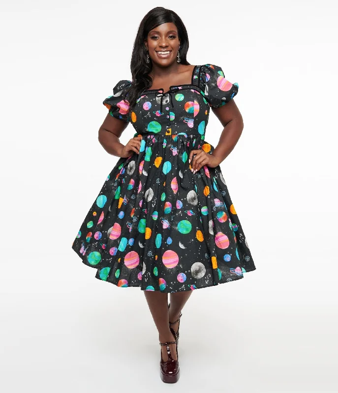 Ruffled Women Dress with Multiple Layers for a Playful and Girly StyleUnique Vintage Plus Size 1940s Black Planet Print Button Front Dress