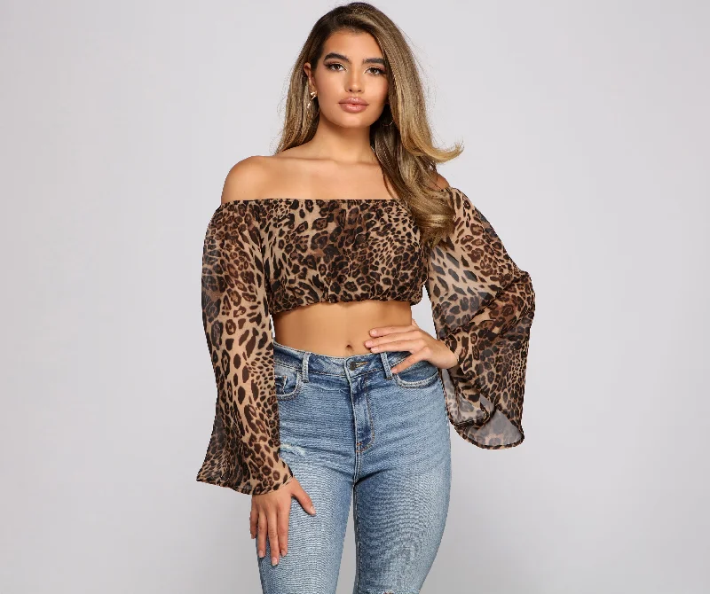 Printed Graphic Women Long Sleeve Top with a Bold StatementPurrfect Style Chiffon Crop Top