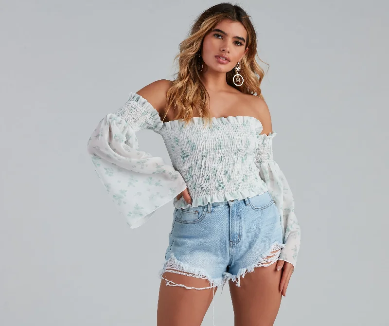 Pocket - Equipped Women Long Sleeve Top for Added FunctionalityRadar On Florals Smocked Crop Top