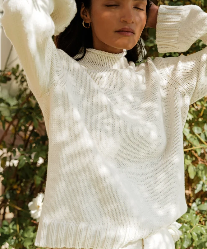 Cropped Women Sweater to Pair with High - Waisted BottomsClassic Mockneck Pullover