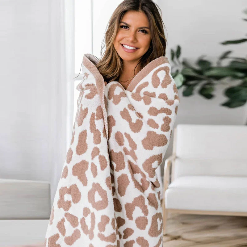 Cashmere Women Sweater with a Luxurious Soft TouchFluffy Contrast Leopard Print Sherpa Fleece Throw Blanket