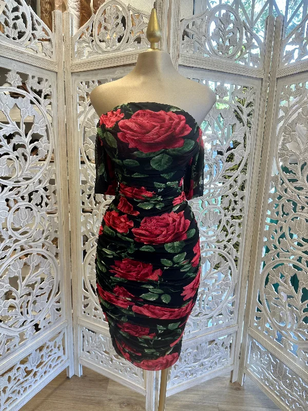 Off - the - Shoulder Women Dress for a Romantic and Feminine LookOff - the - Shoulder Women Dress for a Romantic and Feminine LookRed Floral Midi Dress