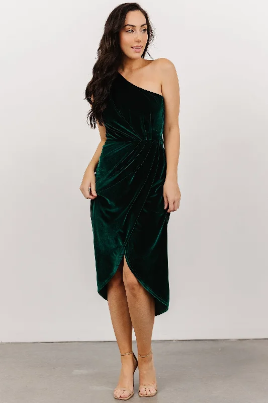 Empire Waist Women Dress to Accentuate the Bust and Conceal the WaistEmpire Waist Women Dress to Accentuate the Bust and Conceal the WaistKourtney Velvet One Shoulder Midi Dress | Emerald