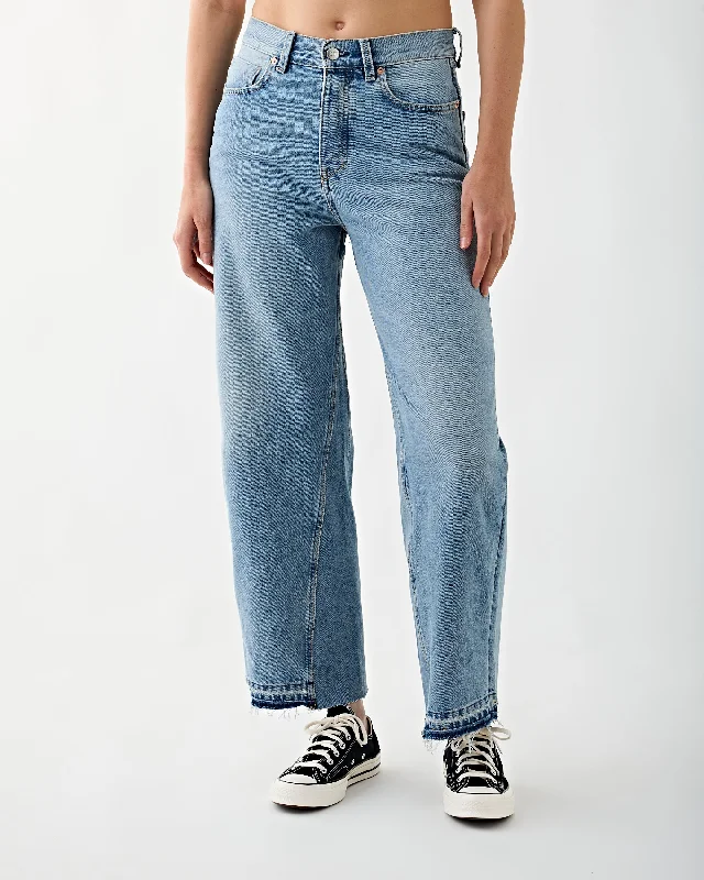 Acid - wash women jeans with a retro finishApril Sky