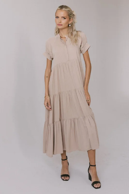 Empire Waist Women Dress to Accentuate the Bust and Conceal the WaistEmpire Waist Women Dress to Accentuate the Bust and Conceal the WaistAmanda Tiered Dress in Tan