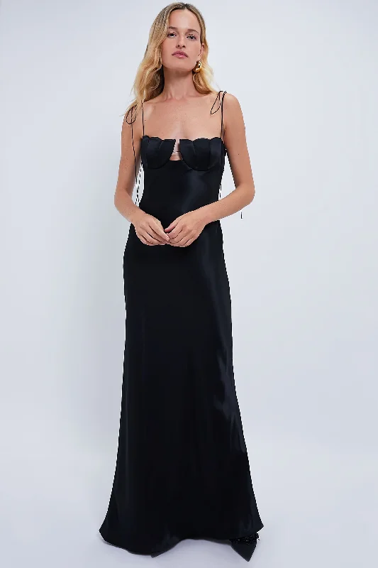 Halter Neck Women Dress to Show Off the Shoulders and NecklineHalter Neck Women Dress to Show Off the Shoulders and NecklineBlack Tulip Maxi Dress