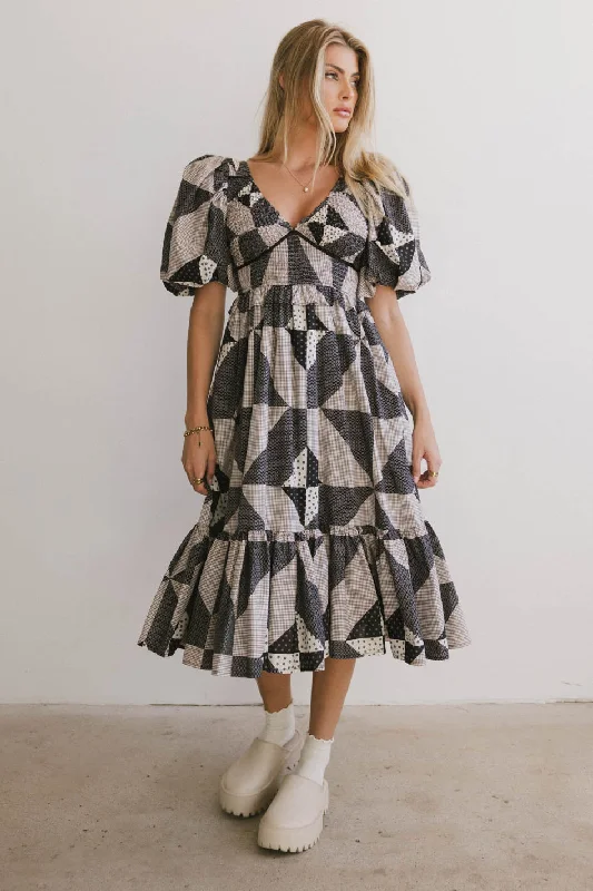 Mini Women Dress with a Short Hem for a Young and Trendy StyleMini Women Dress with a Short Hem for a Young and Trendy StyleBrielle Patchwork Midi Dress