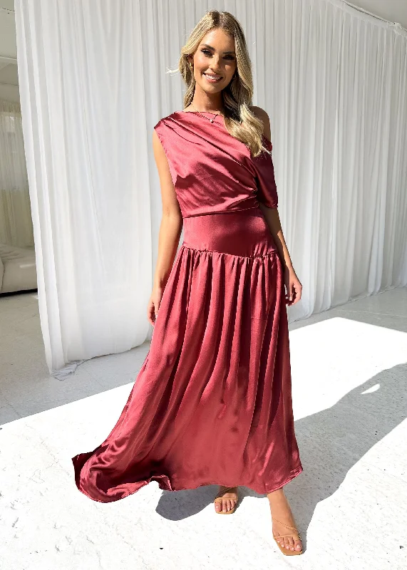 Ruffled Women Dress with Multiple Layers for a Playful and Girly StyleRuffled Women Dress with Multiple Layers for a Playful and Girly StyleChiari One Shoulder Maxi Dress - Wine