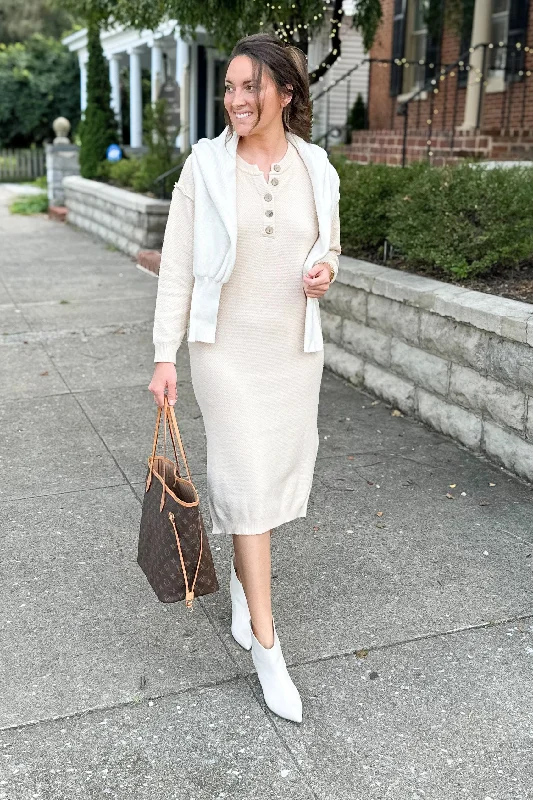 Empire Waist Women Dress to Accentuate the Bust and Conceal the WaistEmpire Waist Women Dress to Accentuate the Bust and Conceal the WaistKimber Midi Sweater Dress in Cream