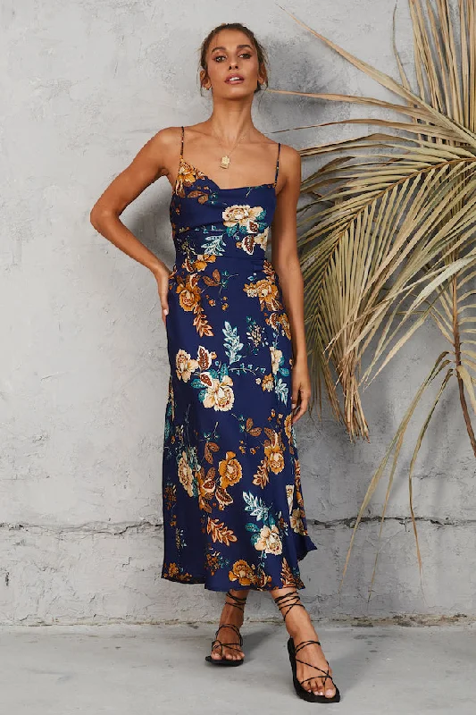 Halter Neck Women Dress to Show Off the Shoulders and NecklineHalter Neck Women Dress to Show Off the Shoulders and NecklineRound The World Maxi Dress Navy